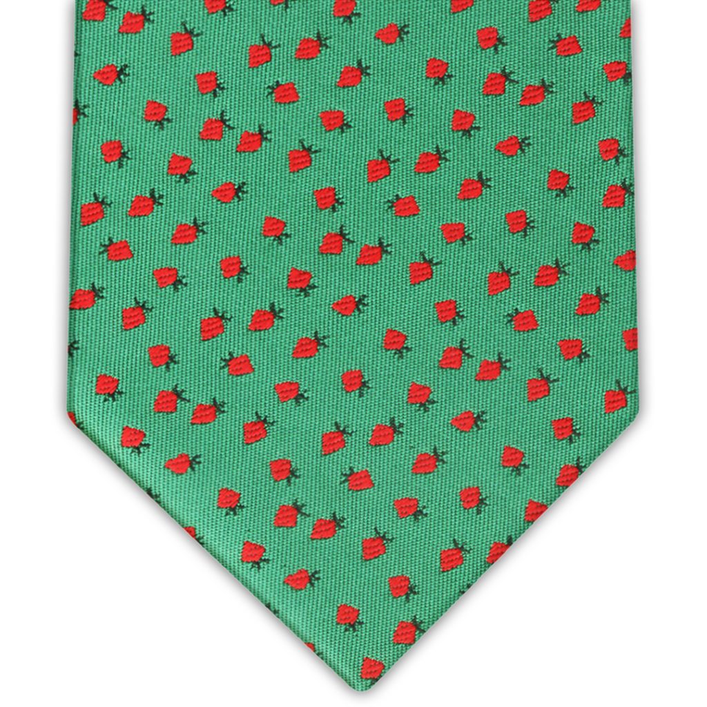 corbata confeccionada en color verde con diseño de pequeñas fresas rojas