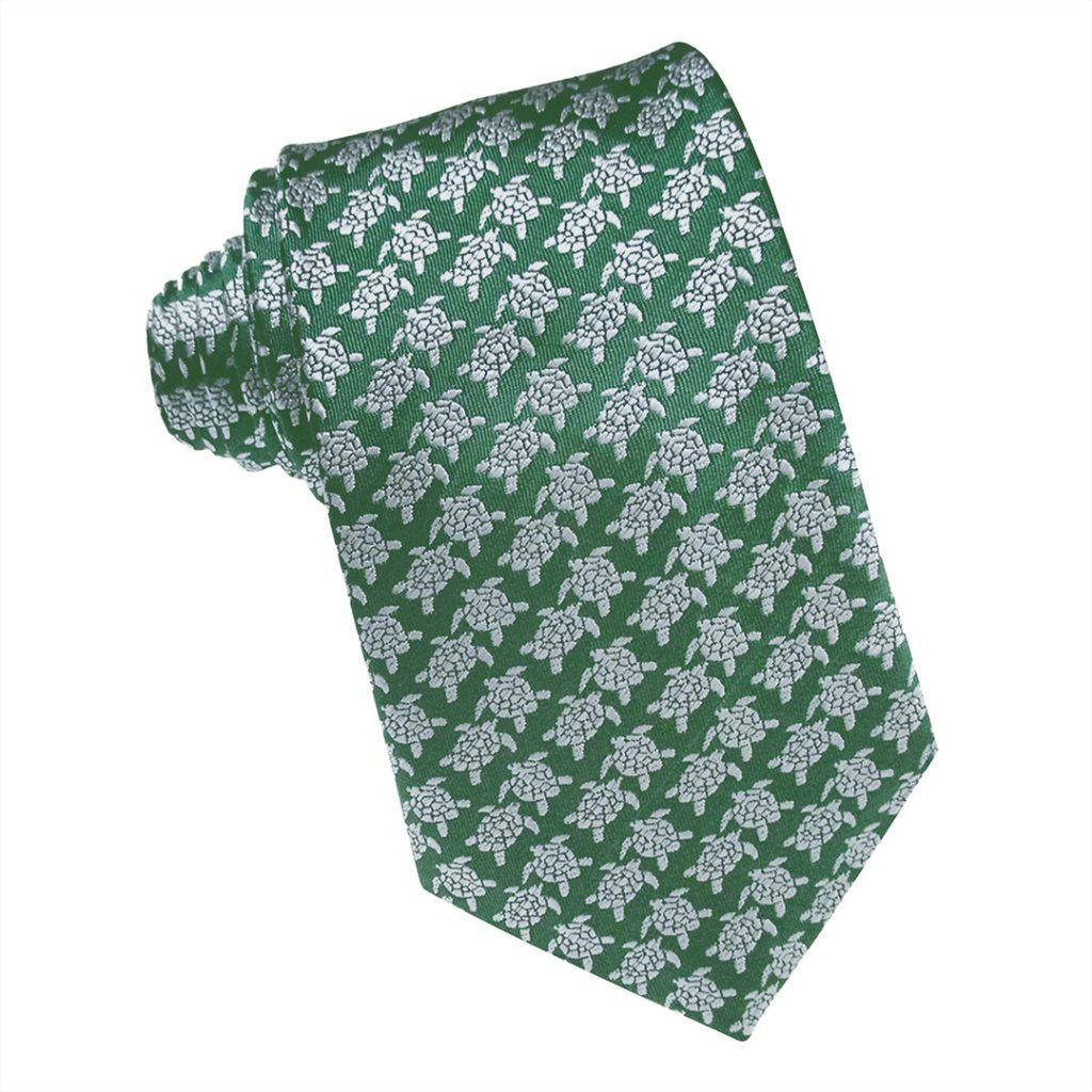 corbata color verde con diseño de pequeñas tortugas en plata